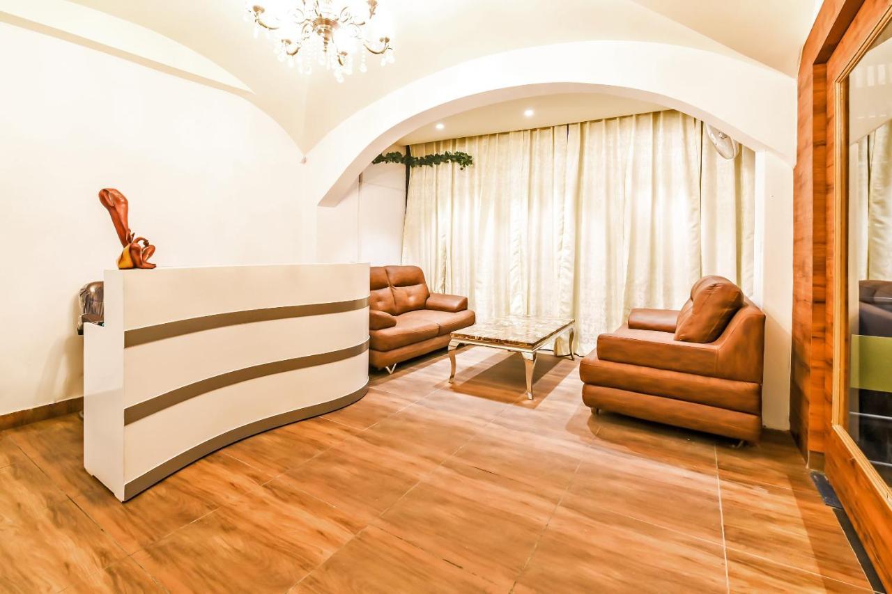 CAPITAL O 19133 Oak Tree Hotel New Delhi Buitenkant foto